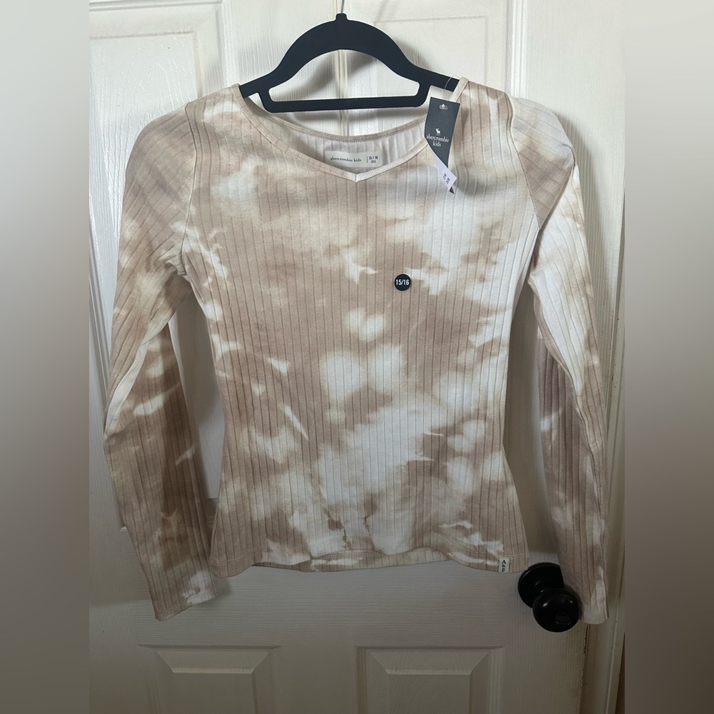 Abercrombie kids girl long sleeve ribbed tee. Size: 15/16